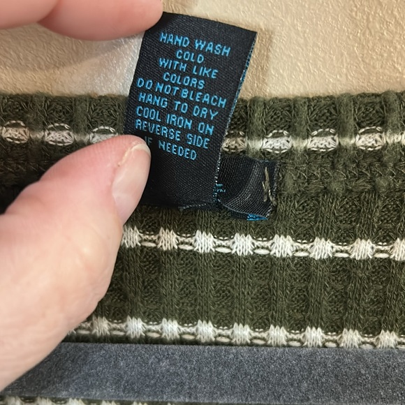 Rue+ Waffle Knit V-Neck Top - Picture 4 of 6